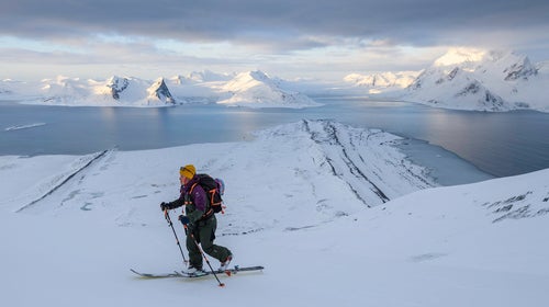 Hazel Birnbaum skinning in Norway