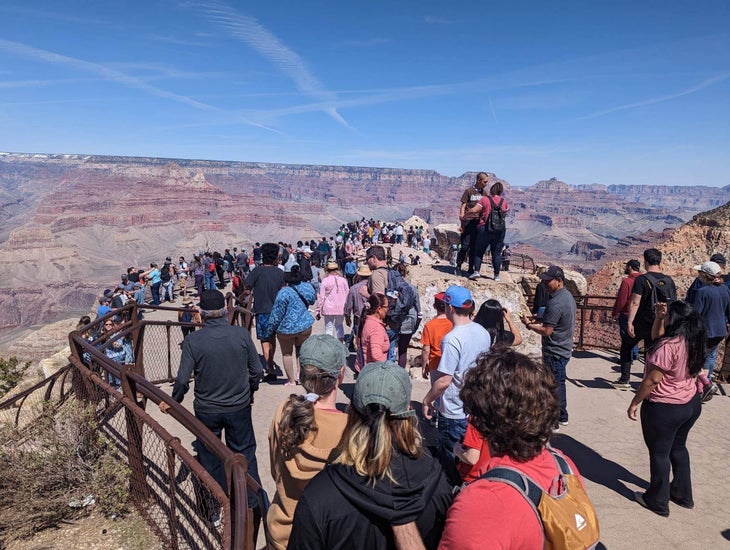 grand canyon overlook and crowds