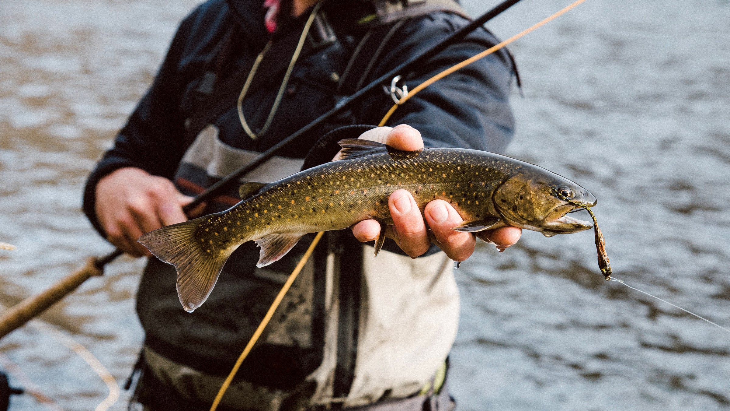 Fly-fishing on the Deschutes River near the Kah-Nee-Ta Resort 