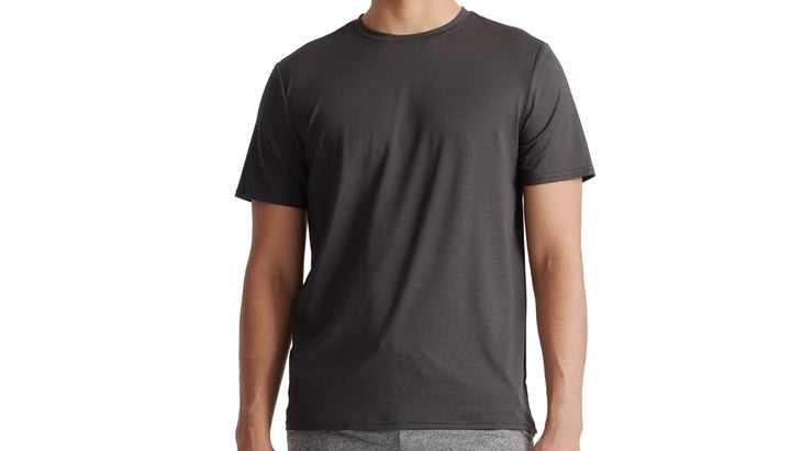 Quince Men鈥檚 Flowknit Ultra-Soft Performance tee