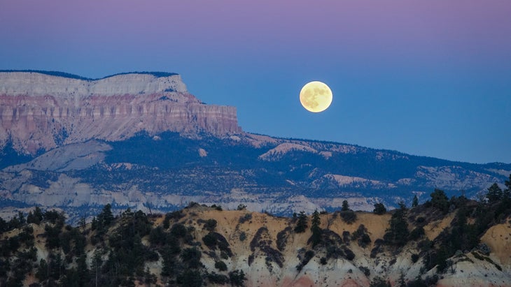 full moon Bryce Canyon