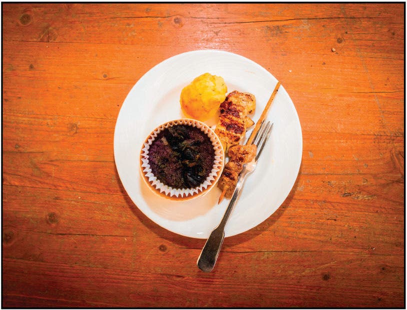 chicken brochette and a fondant-au-chocolat