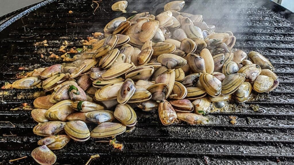 Grilled clams