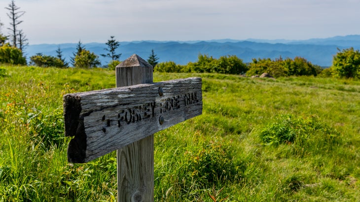 sign to ridge hike