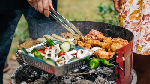 https://cdn.outsideonline.com/wp-content/uploads/2023/07/Grilling-tips-2.jpg?crop=25:14&width=500&enable=upscale