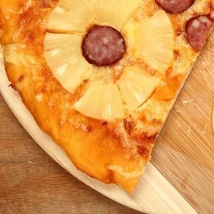 Pineapple pizza