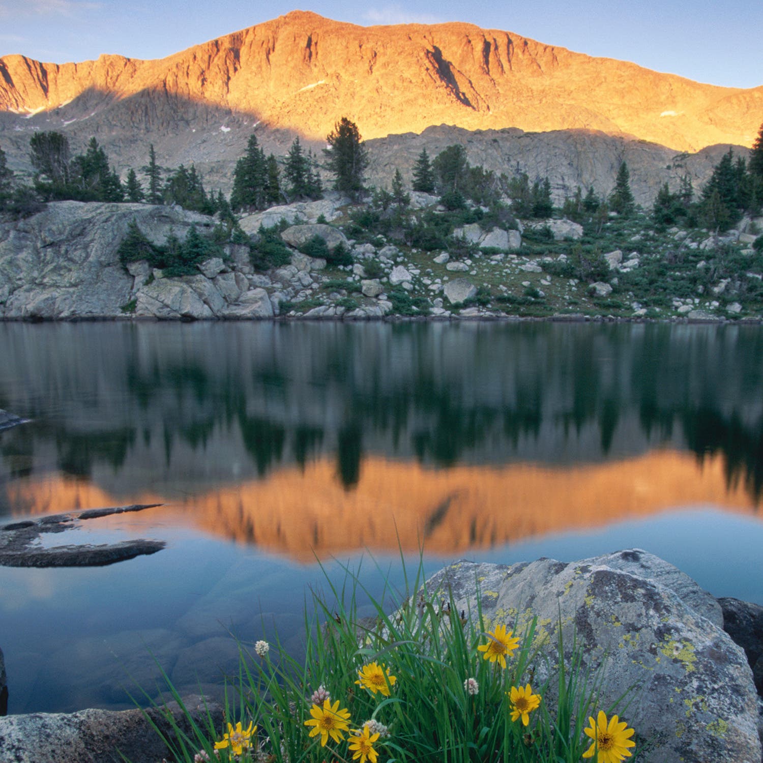 alpine lake colo rocky mountains