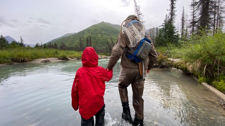 fishing with child at chelatna