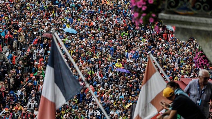 Crowds of runners at the start of the 19th edition of UTMB, 2022.