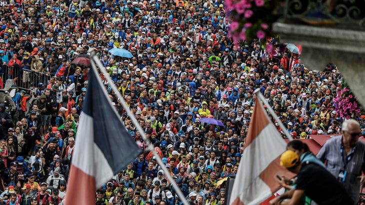 Crowds of runners at the start of the 19th edition of UTMB, 2022. 