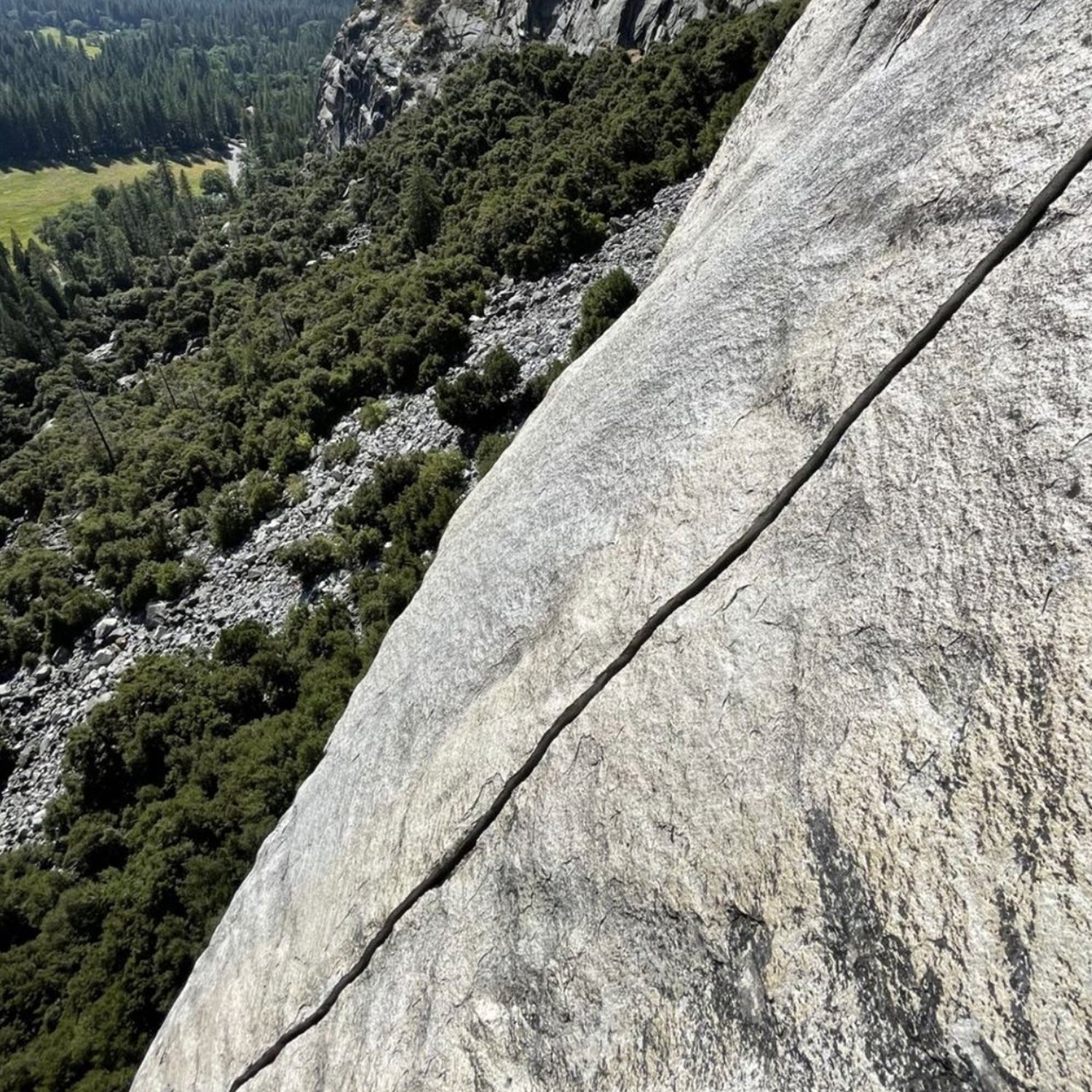 A new crack appears in Yosemite National Park near Royal Arches