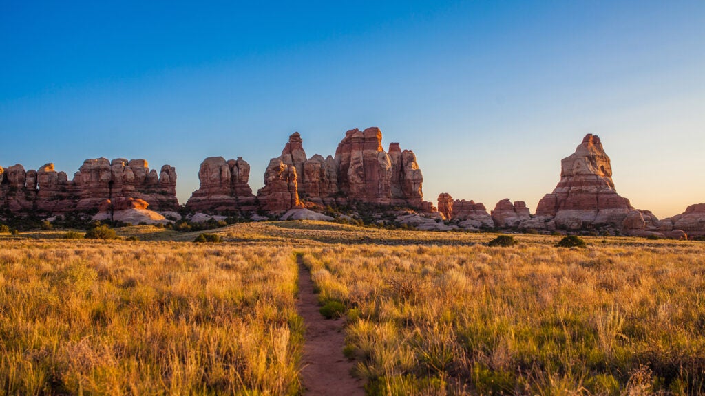 Trail into the needle formations at Chesler Park, Needles District, Canyonlands National Park