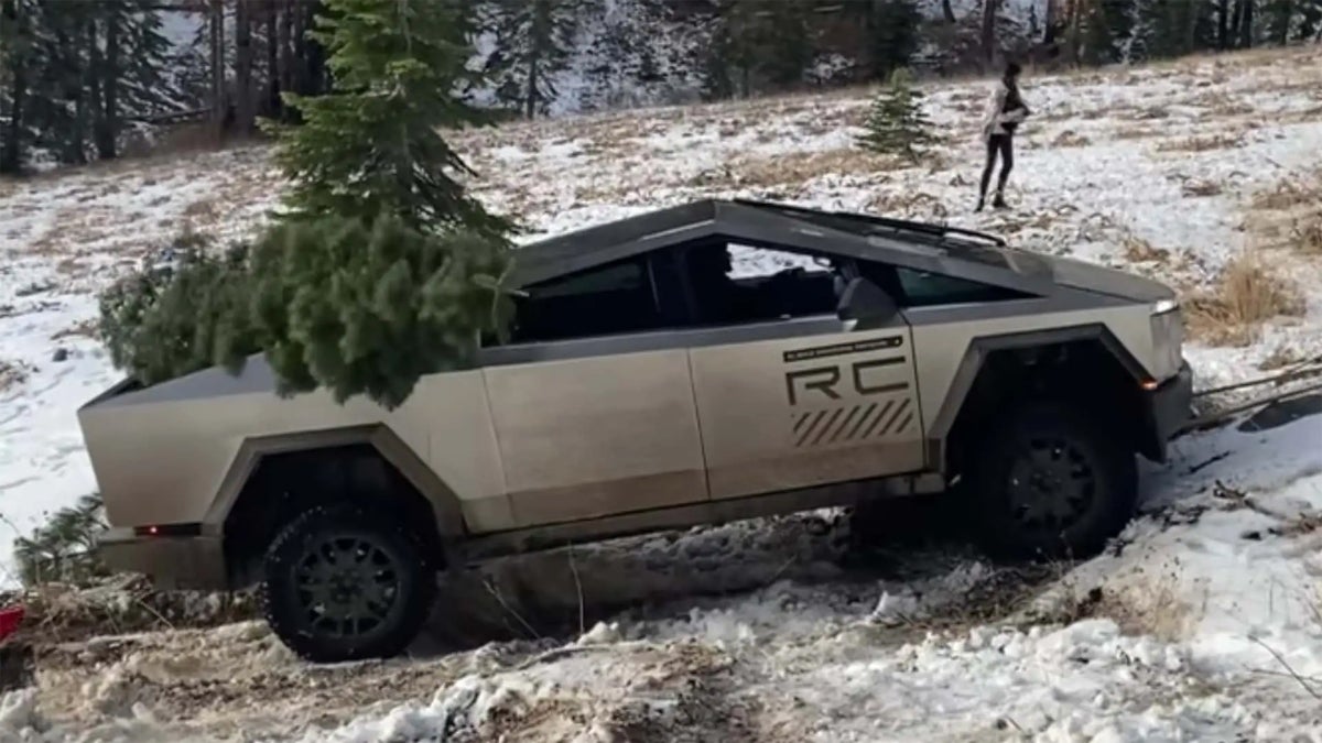 Tesla’s Stuck Cybertruck Was a Christmas Gift to the Internet