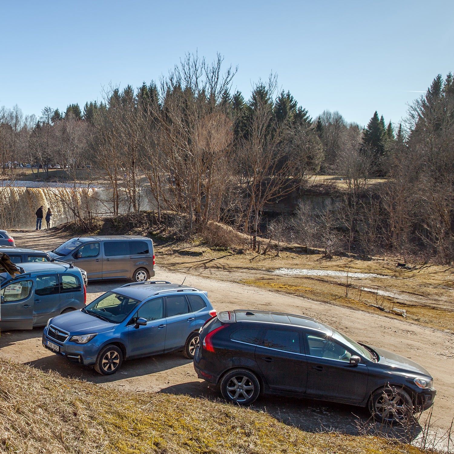 trailhead parking