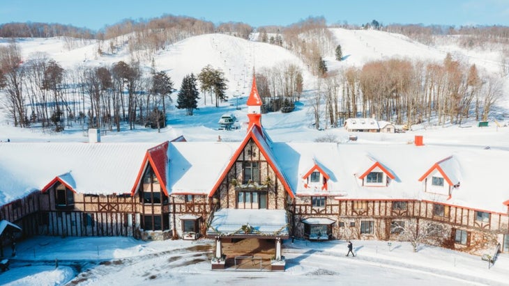 The Highlands at Harbor Springs is a Michigan resort boasts a lodge at the base of its ski hill.