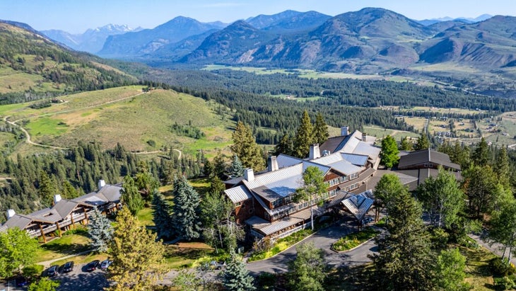 The Sun Mountain Lodge, in Winthrop, Washington, has incredible views of the surrounding Cascade Mountains.