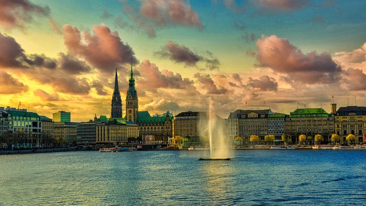 Lake Binnenalster, Alster Lakes, Hamburg, Germany