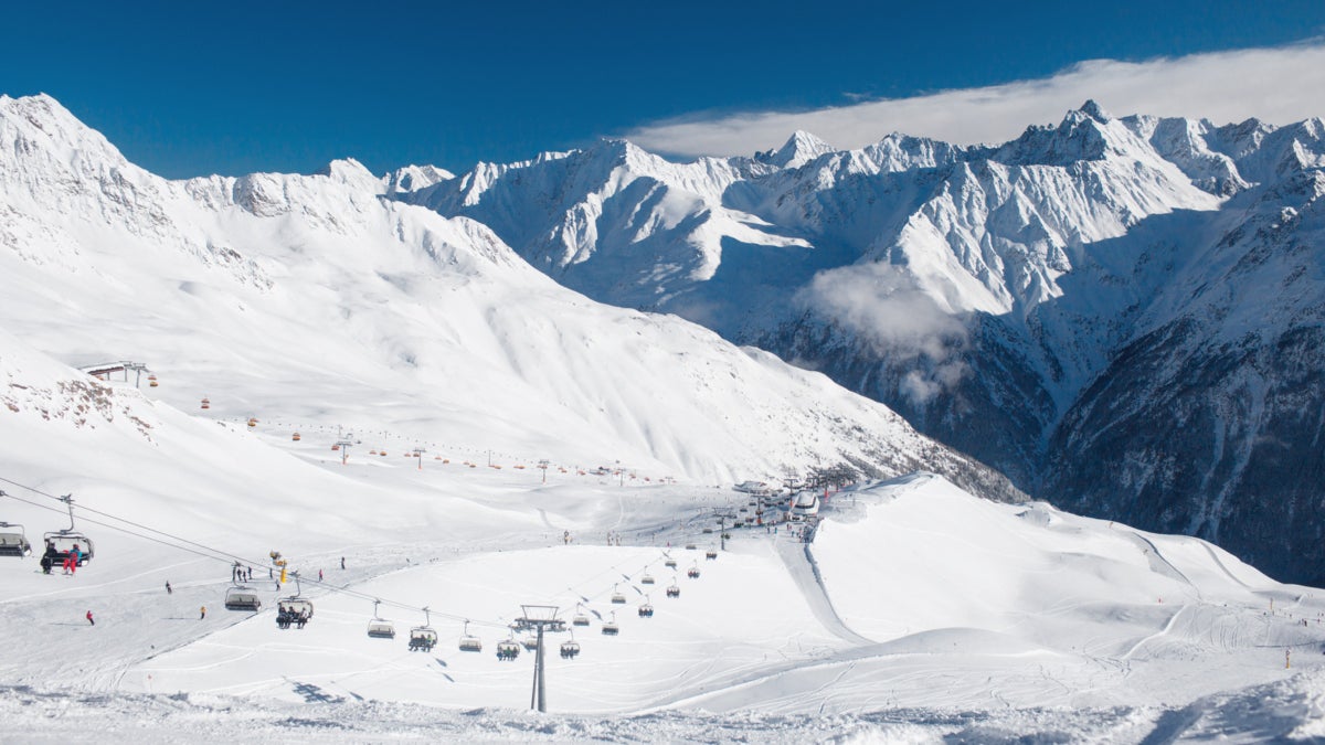 How a Snowboarder Survived for 20 Hours After Being Buried in an Avalanche