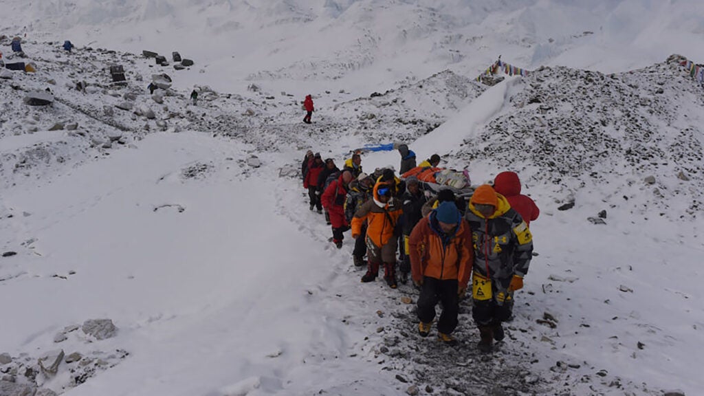 Here’s How Climbers Remove Dead Bodies from Mount Everest