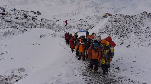 Crews remove a body from Mount Everest following a deadly avalanche in 2015.