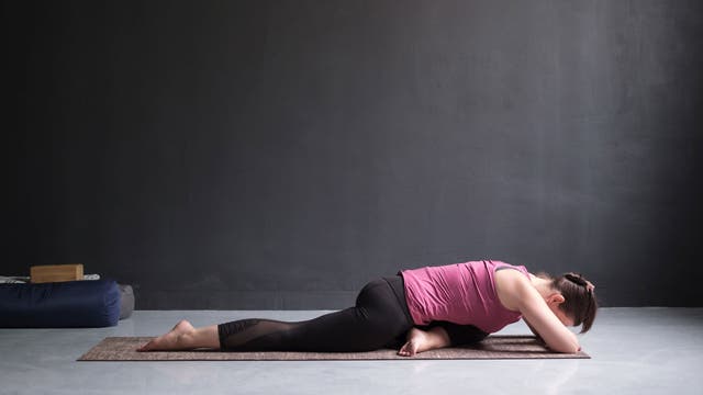 This 10-Minute Yoga Sequence Will Relax You Before Bed