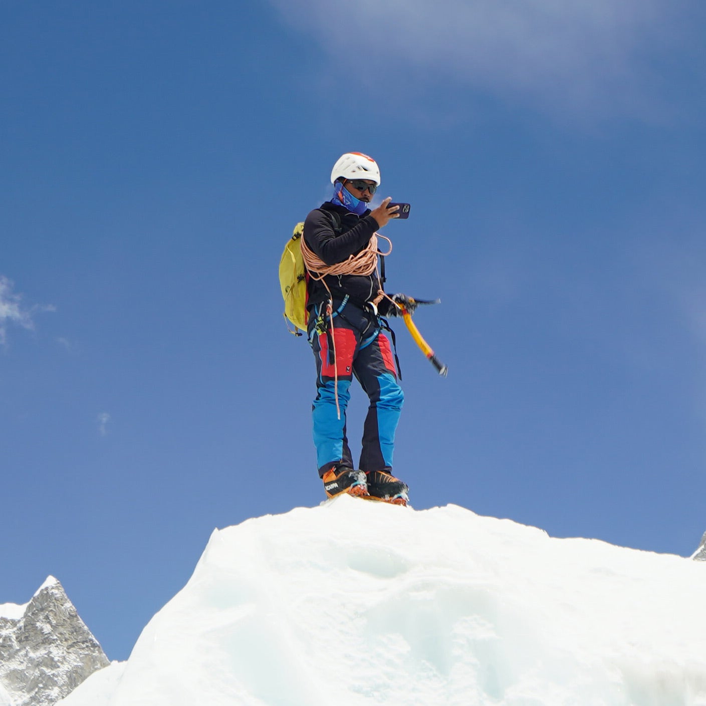 For Nepali Guides on Mount Everest, Daily Life Is Full of Danger