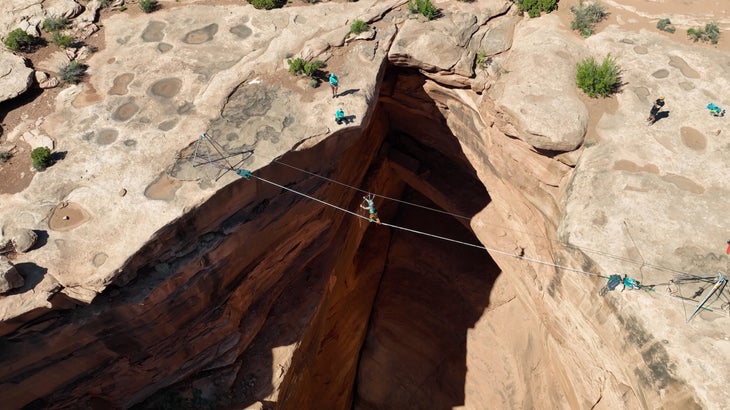 highlining Moab desert