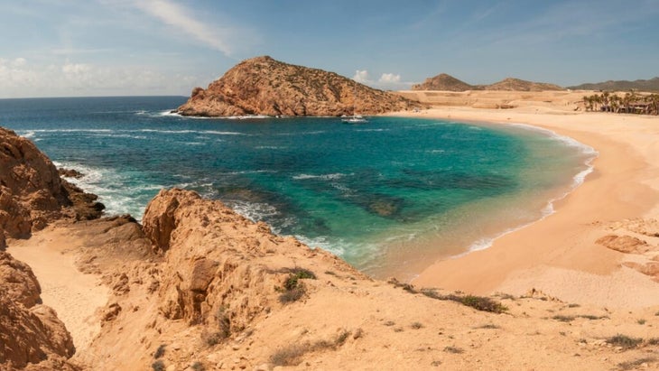 With its gorgeous waters and golden sands, Santa Maria Bay is the desertscape we dream of when we picture a perfect trip to Baja California Sur.