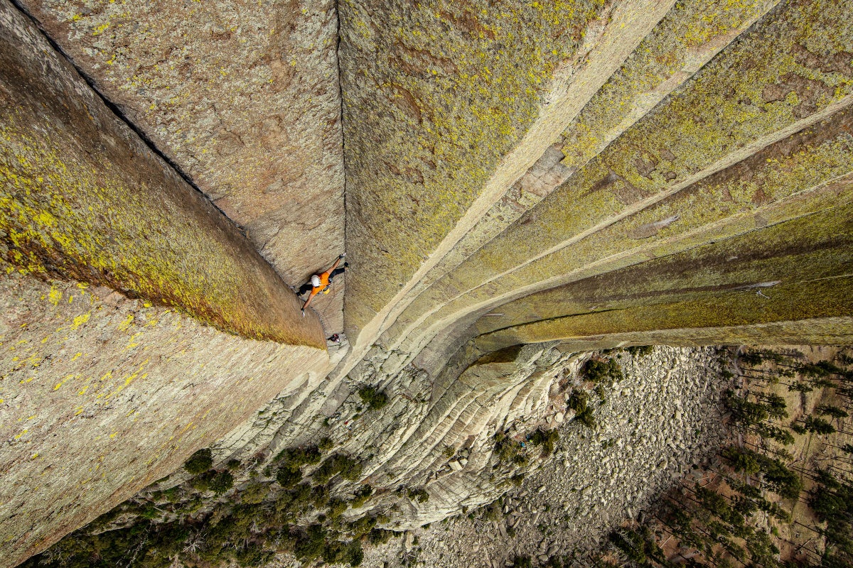 This Blind Climber Just Led an Iconic Route on Devils Tower