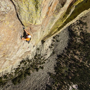 Blind climber Jesse Dufton leading the way up the Devils Tower.