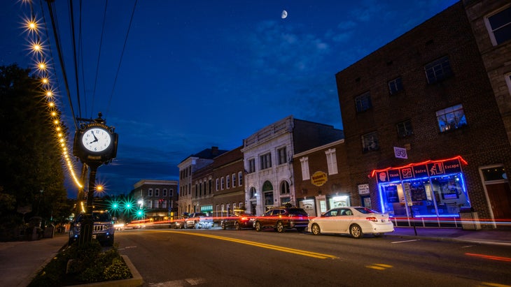 downtown Fayetteville at night