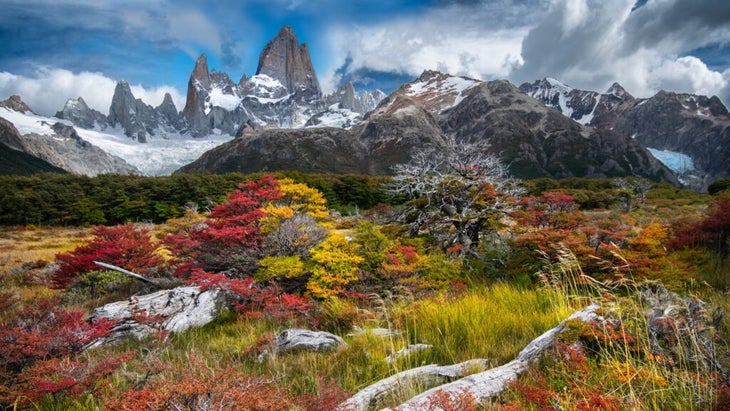 The snow-covered peak of Fitz Roy at sunrise in Argentina's Parque Nacional los Glaciares