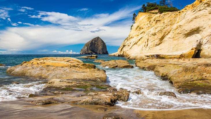 sea stack on coast of Cape Kiwanda, Oregon