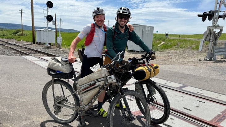 Two men next to each other with mountain bikes