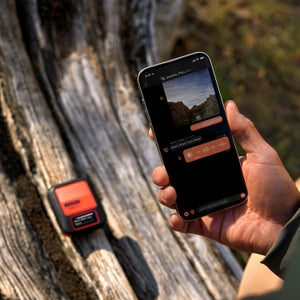 Garmin inReach messenger in use