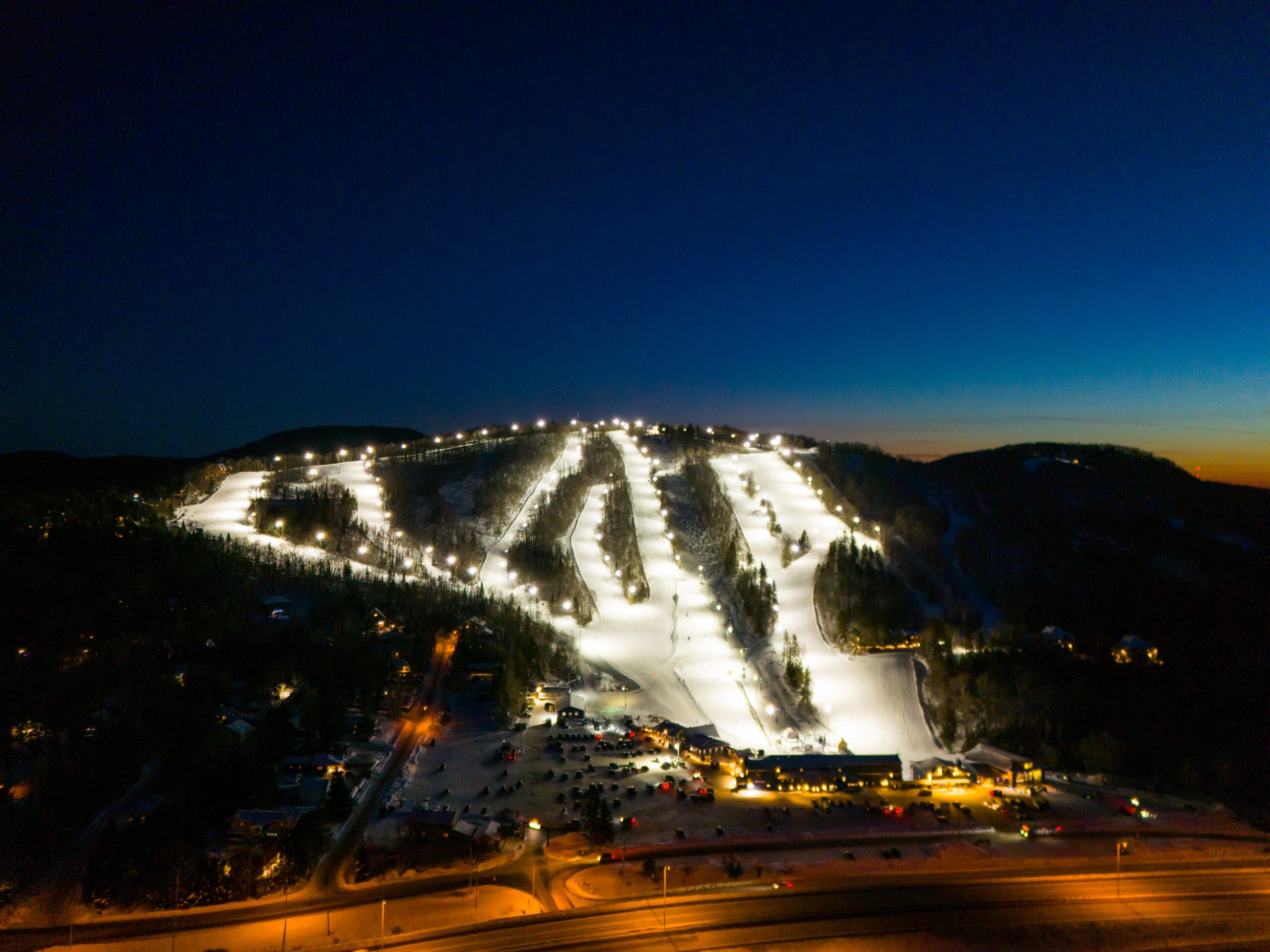 ©Tourisme Laurentides - Ski soirée Mont Blanc