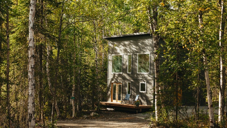 deluxe mountain-town airbnb cabin near anchorage, alaska