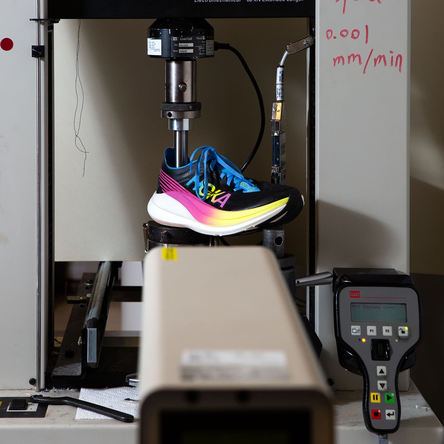 Universal Testing Machine running shoe compression test
