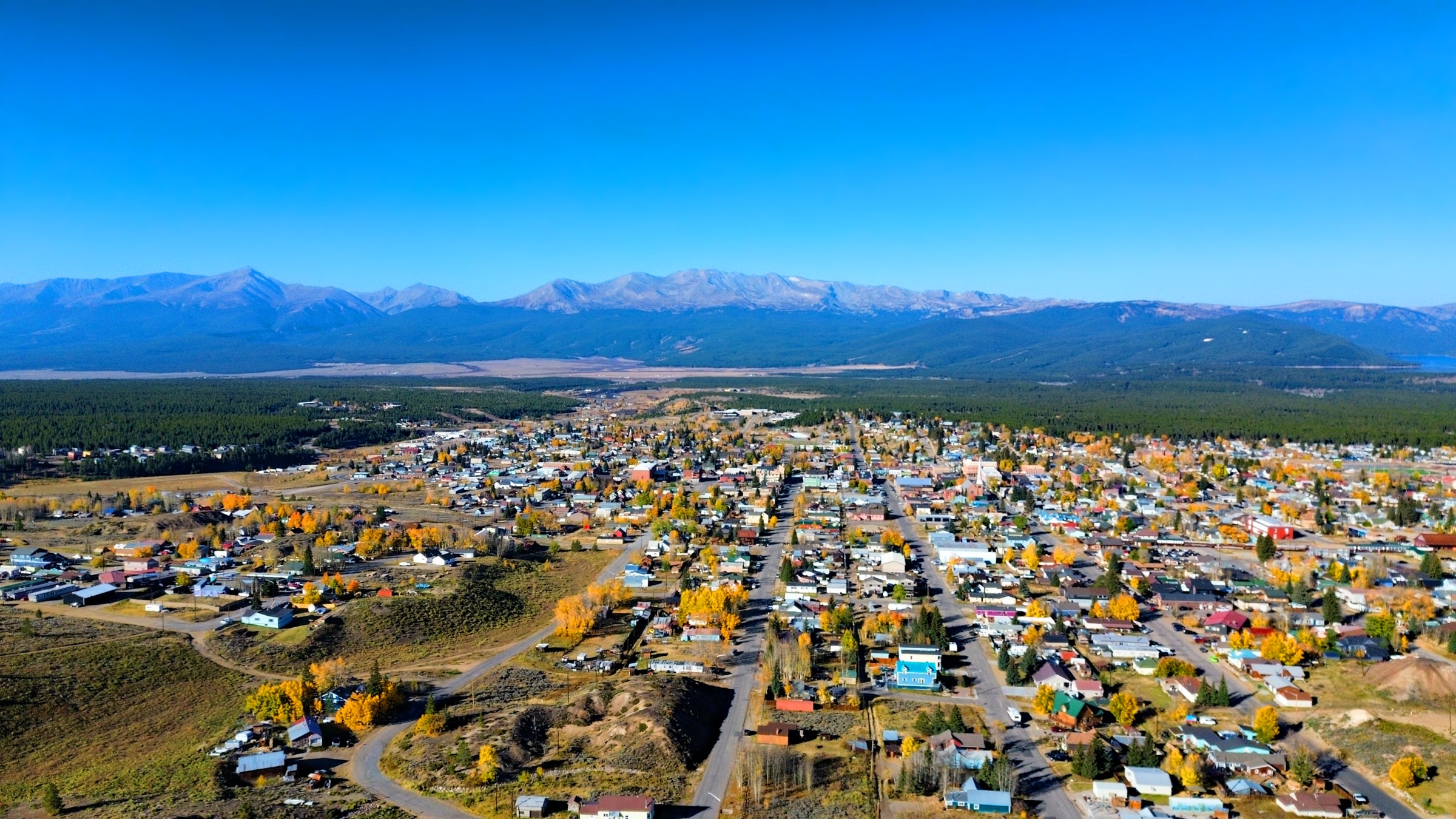 leadville colorado with mountains and turquoise lake