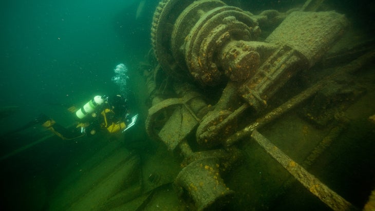 diving in shipwrecks