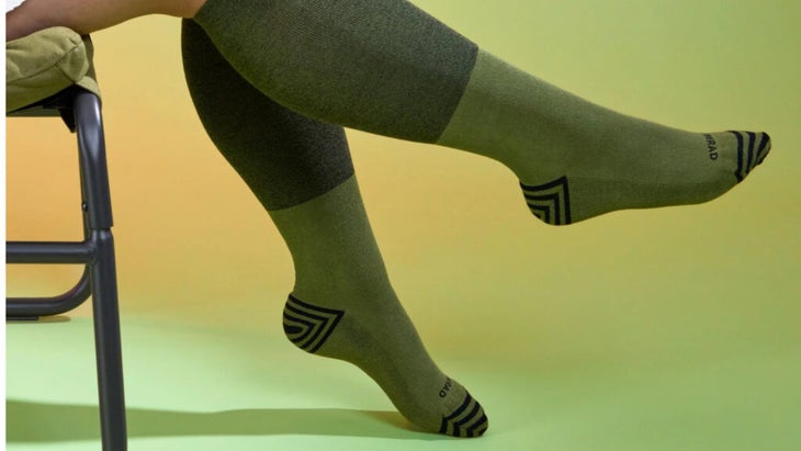 Comrad CloudCotton compression socks in green and gray