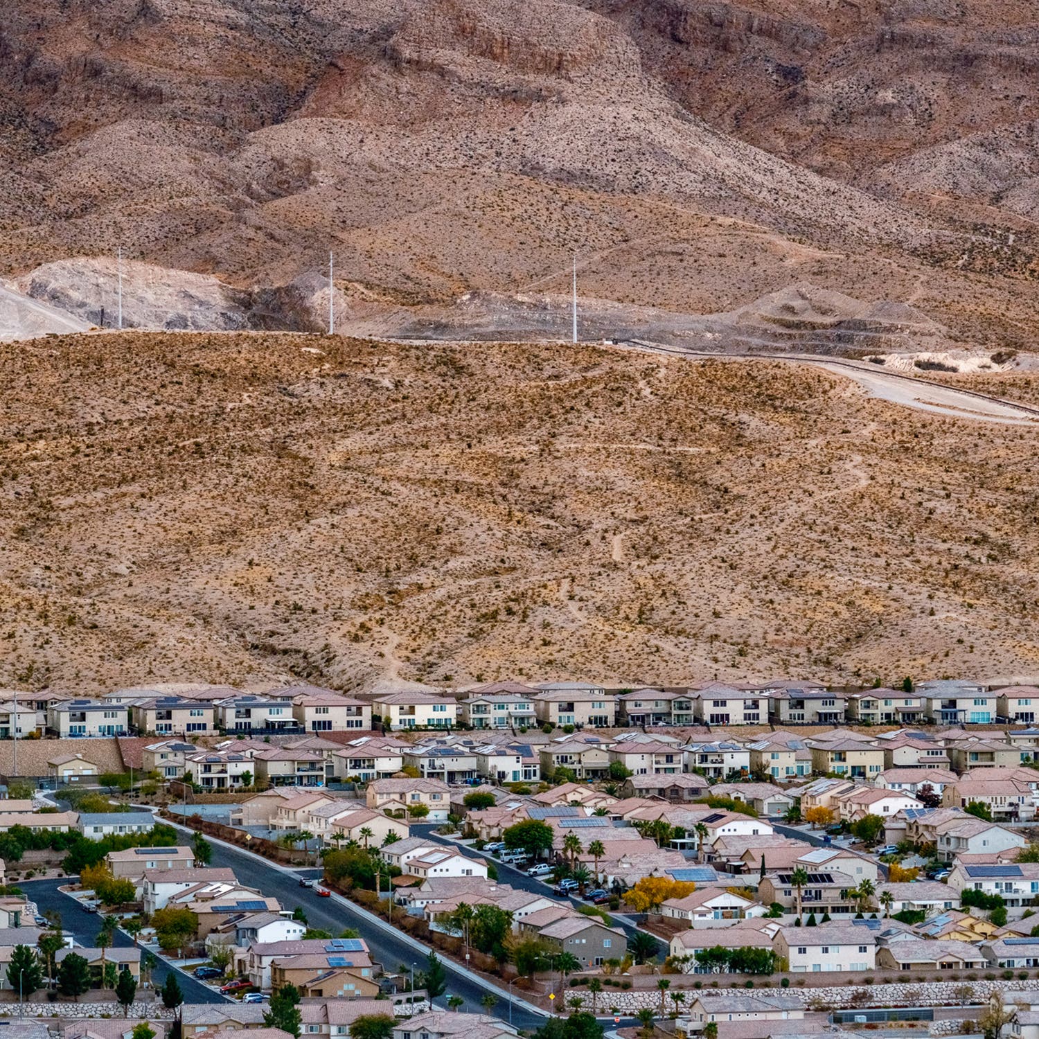 New developments marching into the desert