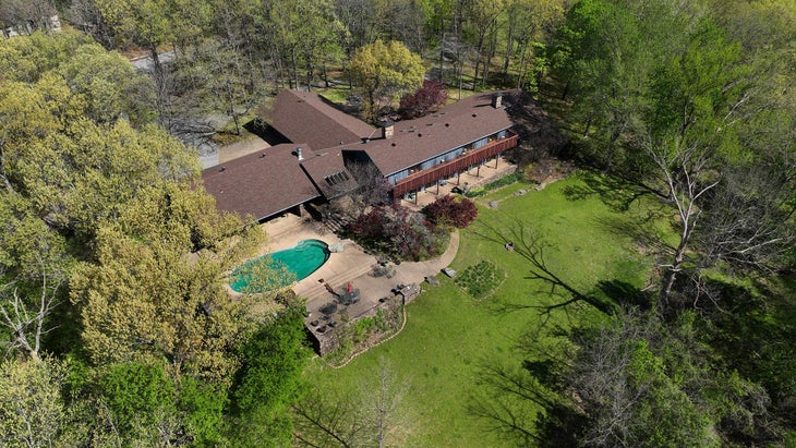 Campfire Ranch Little Sugar, Bella Vista, Arkansas, is surrounded by forest