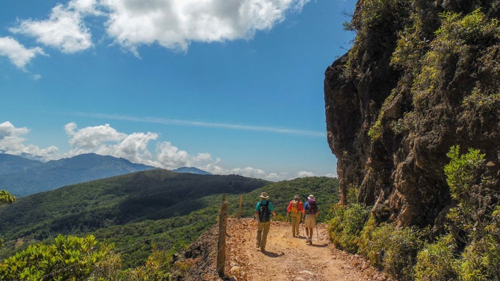 dirt track on E Camino-de Costa Rica