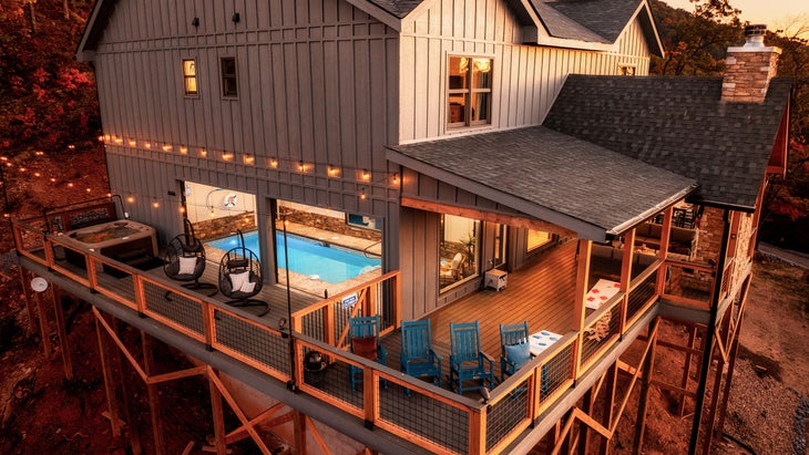 Great Smoky Mountains National Park lodging: Vista Heights Lodge with a deck and a pool 