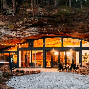 Ohio Cave Airbnb Dunlap Hollow at night