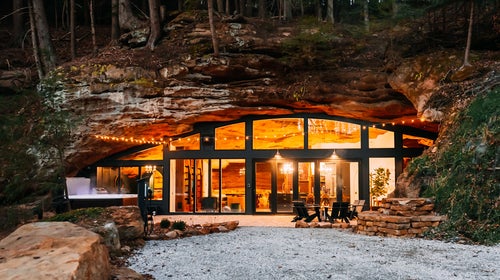 Ohio Cave Airbnb Dunlap Hollow at night