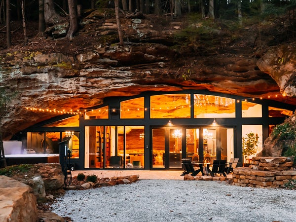 Ohio Cave Airbnb Dunlap Hollow at night
