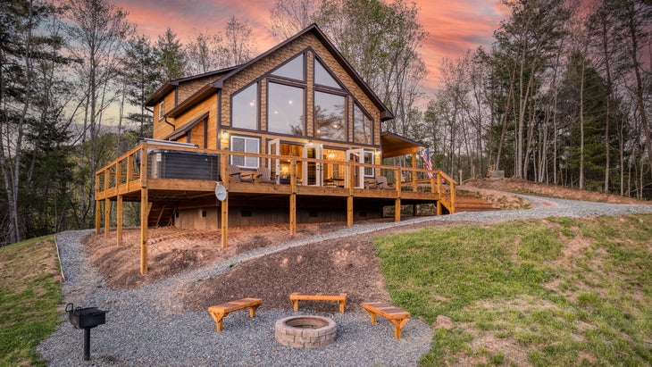 Cabin in the Clouds Airbnb near Great Smoky Mountain National Park