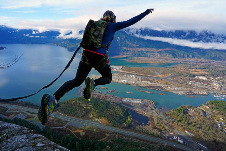 BASE Jumper Alenka Mali static lining off the Stawamus Chief